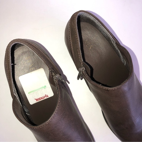 Dunes Drake Low Heeled Booties - Picture 4 of 13